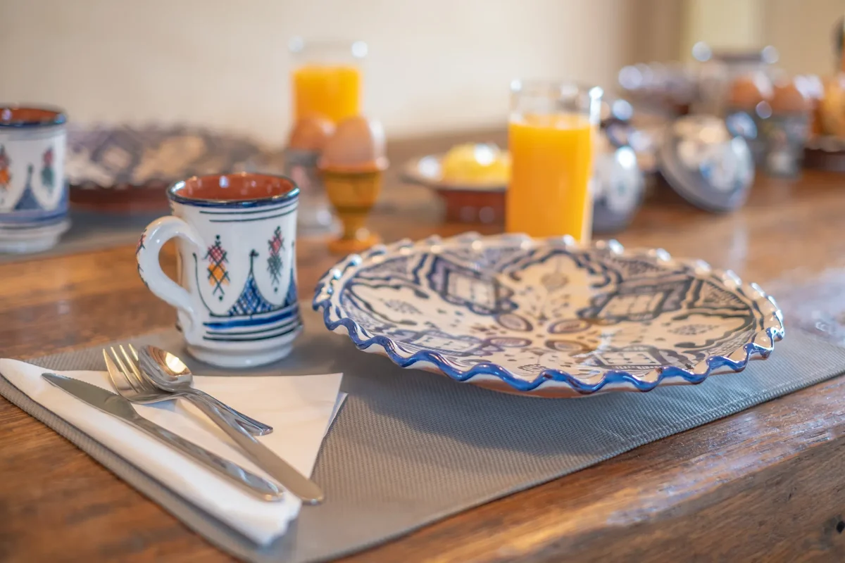 Assiette de petit déjeuner pour vacances en famille à Essaouira