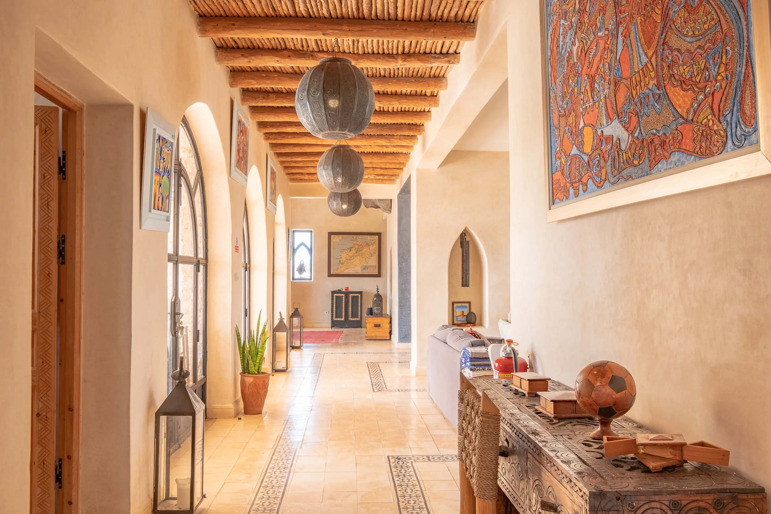 Décor soigné pour une location villa Essaouira confortable
